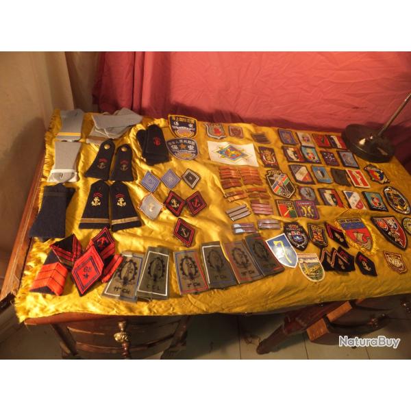 Important Lot :   d'insignes  militaires, grades, paulettes,  cussons .....
