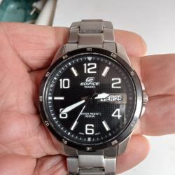 Edifice Casio walther résistant 100 m calendrier et jour, pile remis à neuf, trés peu porté