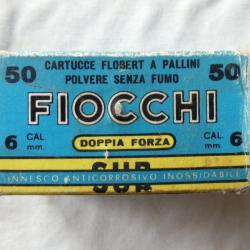 1 Boîte ancienne avec 32 cartouches flobert  FIOCCHI  de calibre 6 mm.