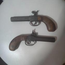 2 pistolets anciens