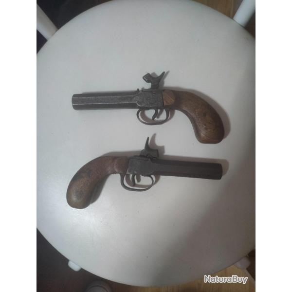 2 pistolets anciens
