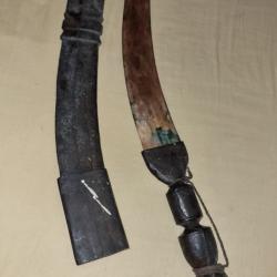 Sabre africain avec fourreau en cuir