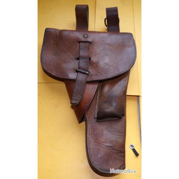 ETUI EN CUIR DE L'ARMEE FRANCAISE POUR P.A MAC 50  FABRICATION FRANCAISE  EN BON ETAT  VOIR PHOTOS .