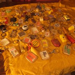 Important, Lot de portes clés anciens,                                                           (2)