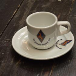 Tasse soucoupe à café expresso de mess 150 Régiment d'infanterie RI la gamelle dans le dos insigne