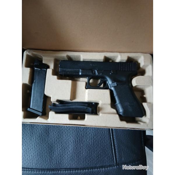 Glock 17 gen4 WE upgrader avec deux chargeurs supplmentaires
