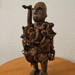 Afrique Congo Statue fétiche Nkondi Bakongo vaudou cheveux clou statuette bois