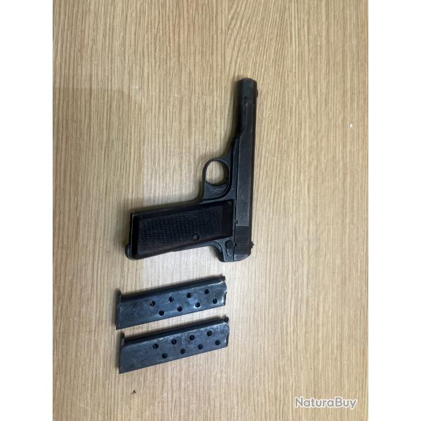 Pistolet semi-automatique browning cal 7,65  vendu avec deux chargeurs  1 sans prix de rserve !