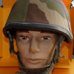 CASQUE MILITAIRE LOURD MODELE F1 DE L'ARMEE FRANCAISE DE LA PERIODE DE 1983 , FABRICATION FRANCAISE