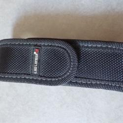 Etui pour lampe de poche ou couteau