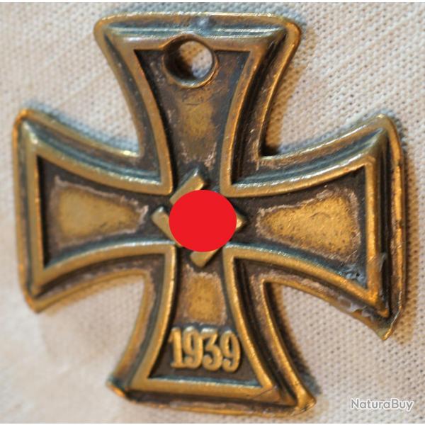 Croix de fer dore avec un trou - ref CAE25CXF001 - COPIE - REPRODUCTION
