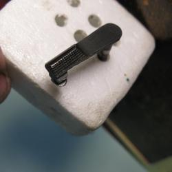 Un axe levier de verrouillage pour Colt 45  Quadrillé