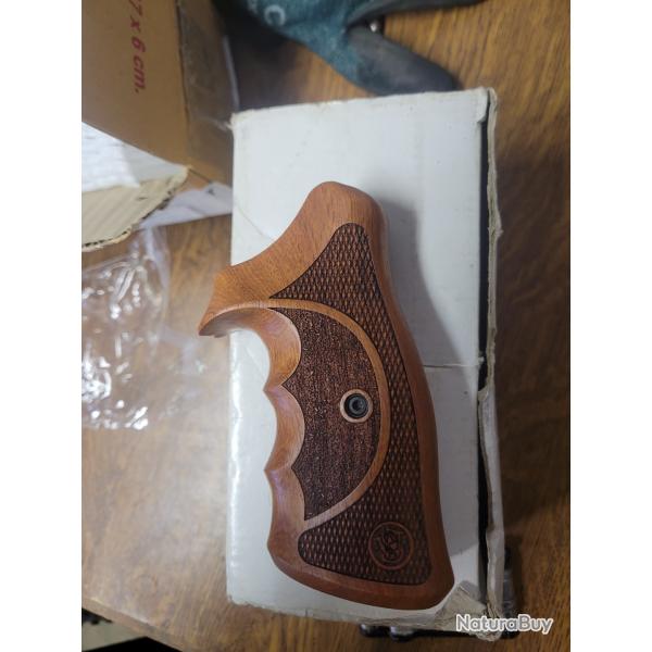 grips crosse bois pour smith wesson carcasse K/L square butt target rug et stries
