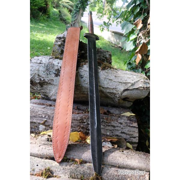 Epe De Barbare Lame Damas 512 Couches Forge Manche Bois Pommeau Damas Etui Cuir Fabr Artisanale