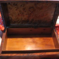 coffret bois vide en loupe d'orme 24x14x5,8 cm avec incrustations nacrées