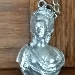 Porte clés couleur argent en résine de Marie Antoinette Reine de France 5 cm