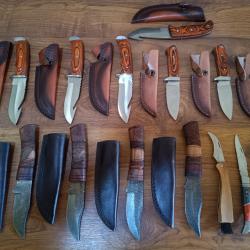 Lot de couteaux de chasse