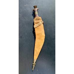 BEAU ET LONG COUTEAU AFRICAIN AFAR / GILE, XX° SIÈCLE, CORNE DE L'AFRIQUE, POUR COLLECTION