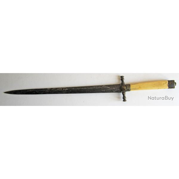 DAGUE DE CHASSE 18 sicle. Belle lame grave, belle poigne.