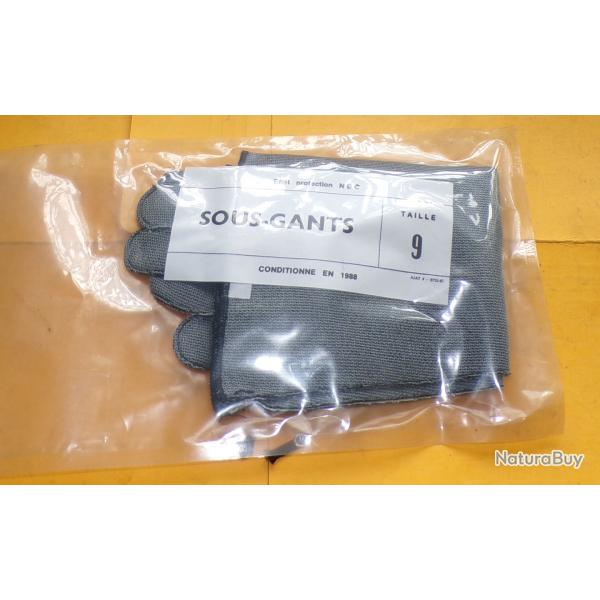 SOUS GANTS PROTECTION N.B.C  REGLEMENTAIRE DE L'ARMEE FRANCAISE , TAILLE 9   ,  ETAT NEUF  VOIR PHOT