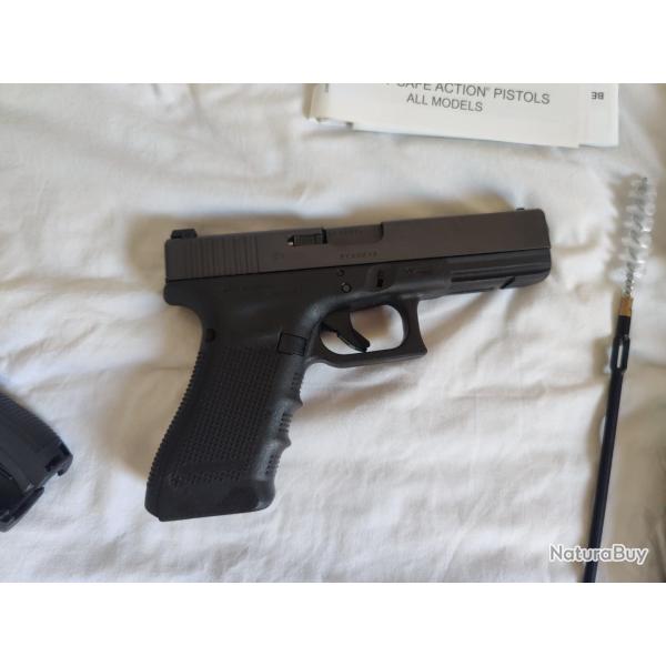 glock 17 Gen4 bien entretenu avec ses accessoires