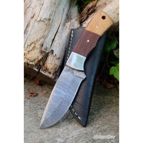 Skinner Couteau de Chasse Damas Lame 256 Couches Manche 2 Bois Fabrication Artisanale Etui Cuir
