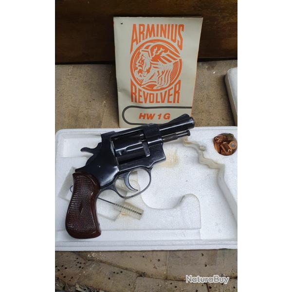 Revolver alarme Arminius HW1G E en 9 mm avec sa boite et notice d'origines et 10 cartouches