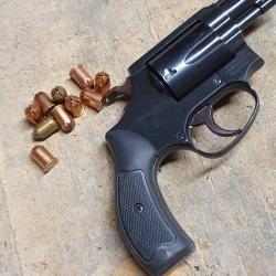 Revolver d'alarme Arminius HW37 calibre 9mm 380 avec 10 cartouches Blanc,   Bon état l'ensemble