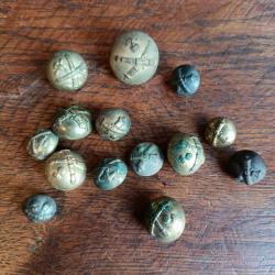 Lot de boutons divers artillerie