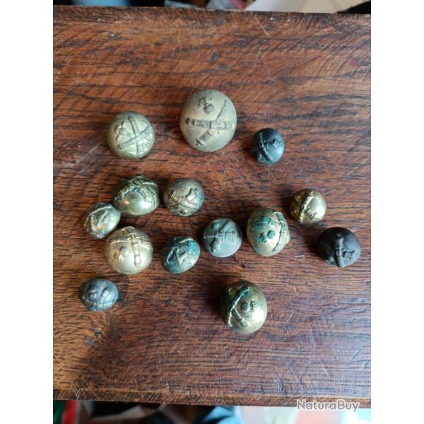 Lot de boutons divers artillerie