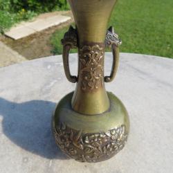 Ancien vase en bronze à anses éléphants avec décor en reliefs zoomorphe et de végétations-ASIE(XIXé)