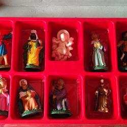 Figurines pour la crèche.