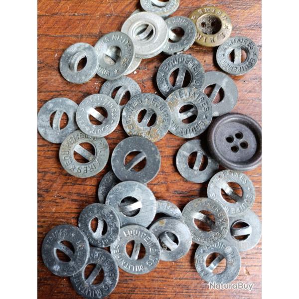 Lot de boutons quipements militaire