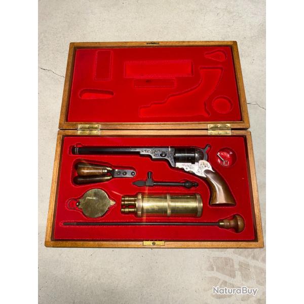 REVOLVER POUDRE NOIRE PIETTA PATERSON LUXE EN COFFRET AVEC ACCESSOIRES  CODE AF=1980