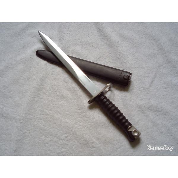 Baonnette suisse SIG modle Fass 1957 avec son Gousset cuir