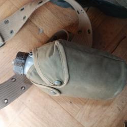 Gourde militaire avec ceinture