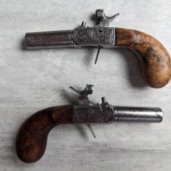 Paire de Petits Pistolets à Coffre à Percussion, vers 1840 / 1850, canons dévissables