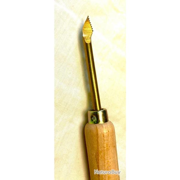 Un Outils de quadrillage  1 ligne   pour crosses des arme trs  rare a ce prix