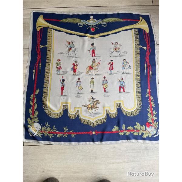Grand foulard patriotique "Les musiques militaires" en soie Baccara de Lyon