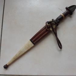 ANCIENNE DAGUE POIGNARD AFRIQUE A IDENTITIER