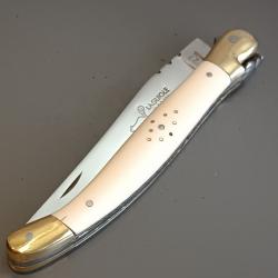 COUTEAU LAGUIOLE MAKI, THIERS, mouche forgée, manche en IVOIRE, guilloché.