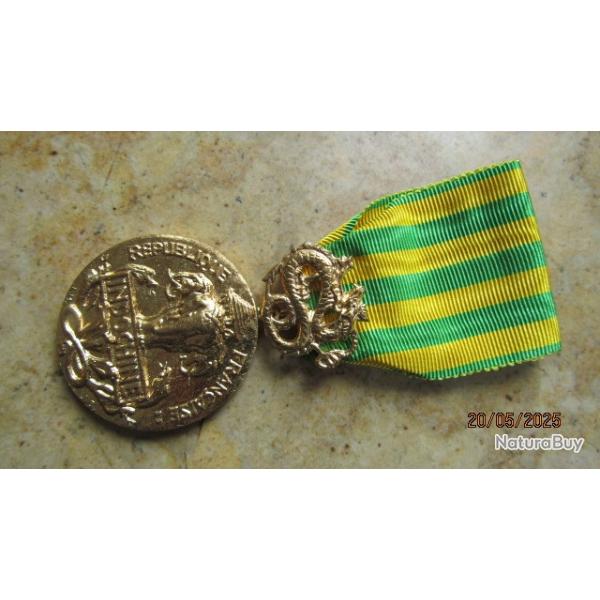 MEDAILLE COMMEMORATIVE GUERRE INDOCHINE Corps Expditionnaire Franais Indo dore Vietnam