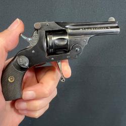 SUPERBE REVOLVER TOP BREAK VENDU PAR POIRIER A PARIS calibre 22 short