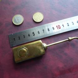 RARE!!!petite burette a bec rétractable  8 cm à 12 cm