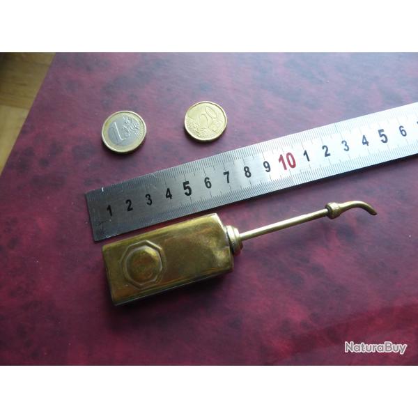 RARE!!!petite burette a bec rtractable  8 cm  12 cm
