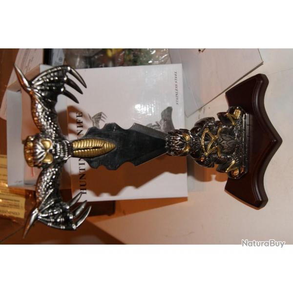 1 LOT de 5 DAGUES ( HUNTER DECOR ) avec support