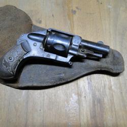 beau revolver bull dog cal 320 pc avec etui