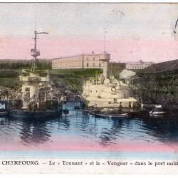 CPA -  CHERBOURG - Le Tonnant  - et le Vengeur dans le port militaire  N°158