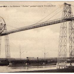 CPA - Rochefort-sur-Mer- Le Croiseur "Forbin " passant sous le Transbordeur N°1363
