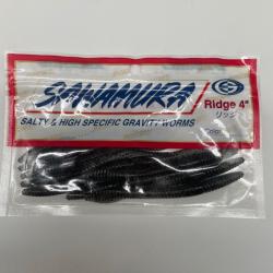 Leurre souple worm carnassier sawamura ridge 4" 10cm 1,8g gris/noir